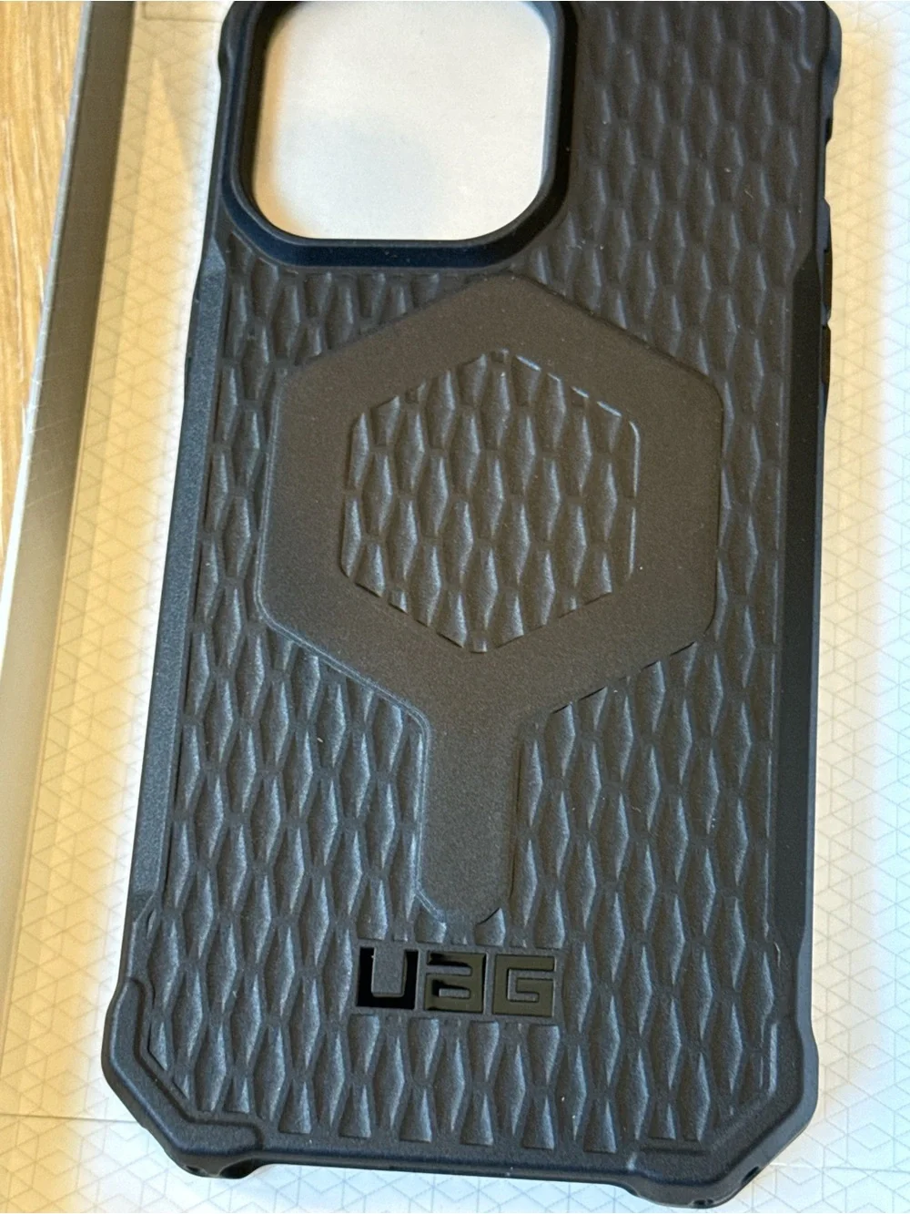 New UAG Urban Armor Gear Essential Armor Slim iPhone 6.7” Pro MagSafe Case Black